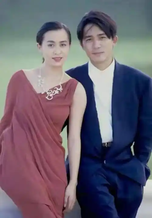 刘嘉玲出生苏州,祖籍广西的,家人跑到香港谋生,带着她一起过来了香港