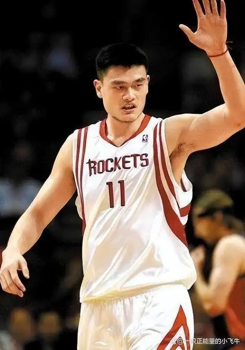 世界首位最高女,比姚明还高10厘米!穿78码鞋,一顿吃二斤白米饭