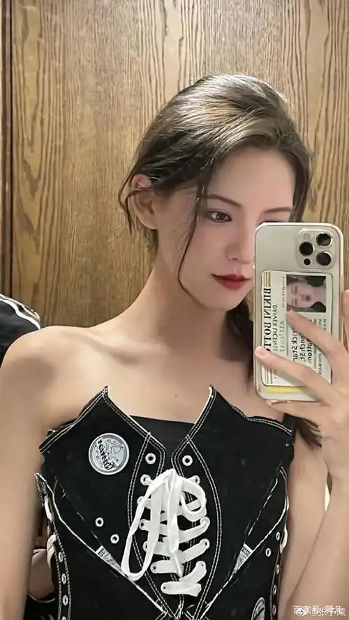 张予曦夏日写真大秀白皙香肩!肤白貌美太性感撩人