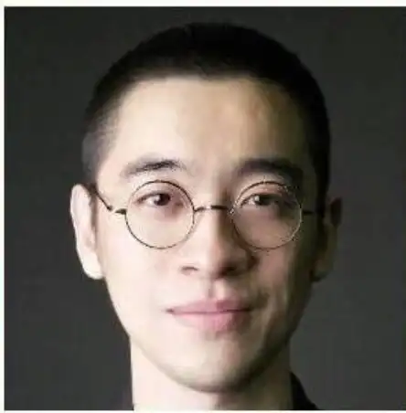 据称,15年6月,祝星出国留学,而陈粒在微博上和现男友陈陈陈已经开始了