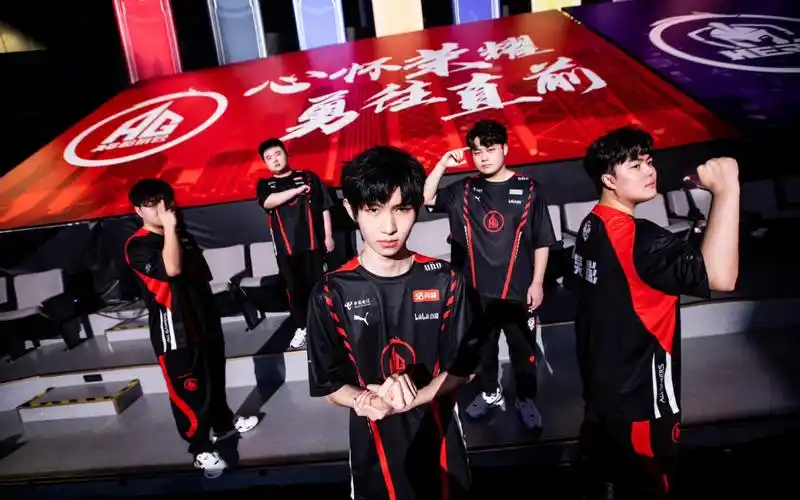 【成都ag超玩会】"愿夏天的遗憾被温柔秋风所化解,少年不惧岁月长