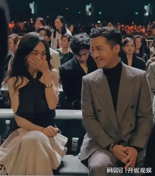 微博之夜:迪丽热巴矮唐嫣一头,檀健次跟再高也输,黄晓明最尴尬|胡歌