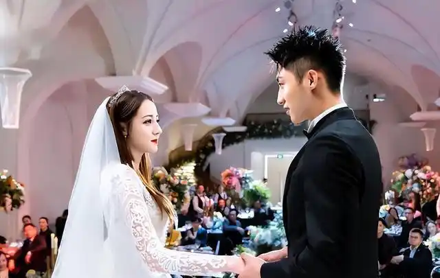 黄景瑜前妻直播说结过婚迪丽热巴发两年前婚纱照工作人员祝福