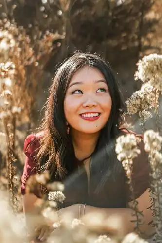 摄影图->人物图片->人物速写