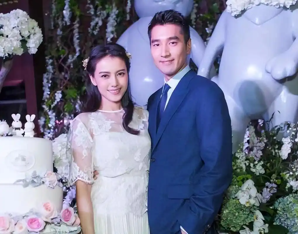 回顾于小伟与高圆圆分手后12年不谈恋爱没有绯闻47岁娶妻