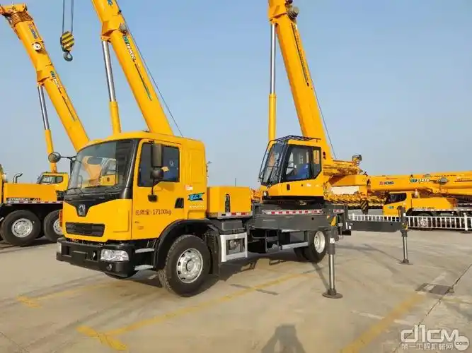 盖楼小能手来了徐工xct12l41插电款起重机省钱更赚钱