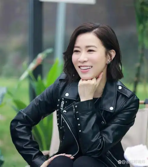 《我们的客栈》中,佘诗曼林峯重现《使徒行者》名场面,哭麻了