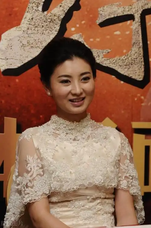 斓曦这身材,这才是尤物啊!