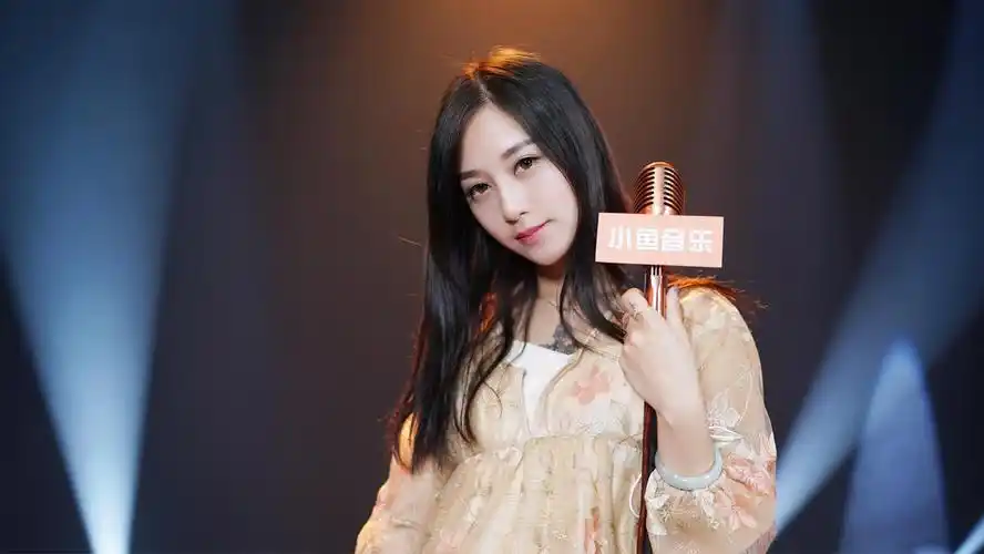 美女翻唱抖音超火神曲《空空如也》人美歌好听