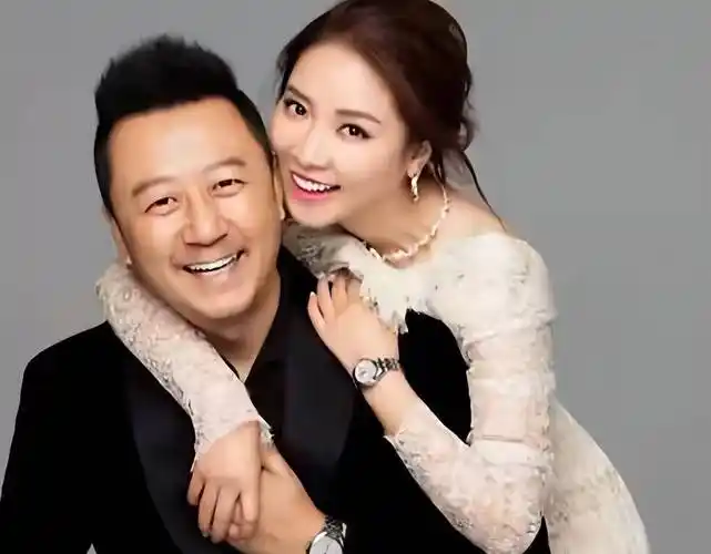 李燃:嫁大17岁的郭涛,放弃自己事业,幸福背后有笑也有泪_父母_父亲