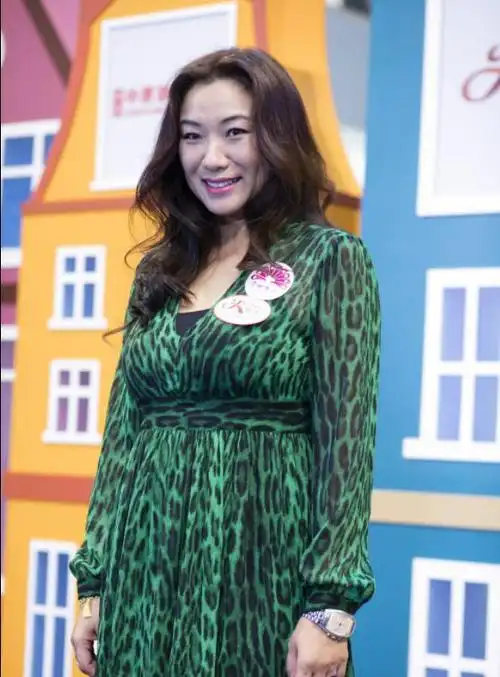 方中信妻子莫可欣谈夫妻之道,自曝矛盾常有,愿来世不做夫妻|港姐