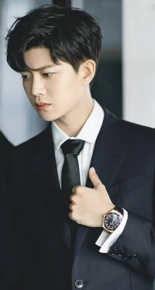 白衬衫黑西装帅气的任嘉伦高清手机图片13