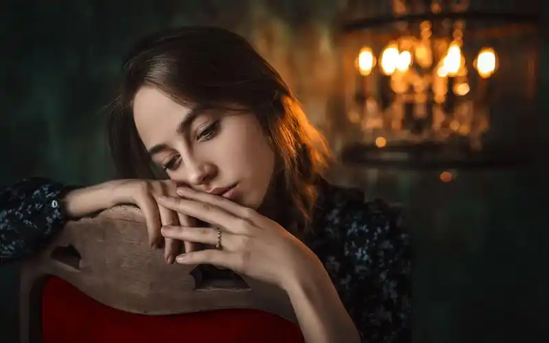 壁纸 悲伤的女孩,椅子,灯