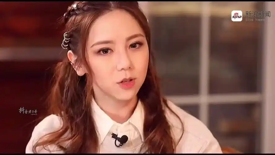 王牌对王牌:邓紫棋跑小碎步,大张伟居然完美复刻,太魔性了