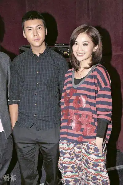 北京时间12月31日消息,据香港媒体报道,蔡卓妍(微博)(阿sa)与陈伟霆