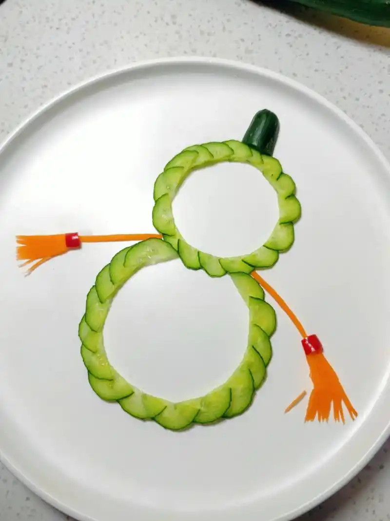 家宴摆盘收藏  2022快结束96了,总结了一下近几月简单的黄瓜盘饰