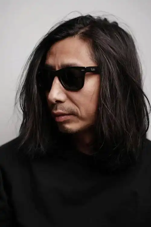 谢天笑多元突破之作,摇滚也能「哈哈大笑」