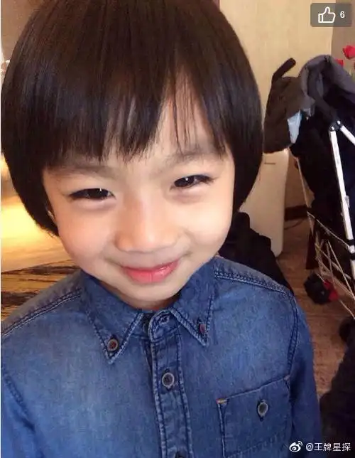 kimi身高离林志颖只差一个手机#林志颖大儿子小小志kimi长大啦!