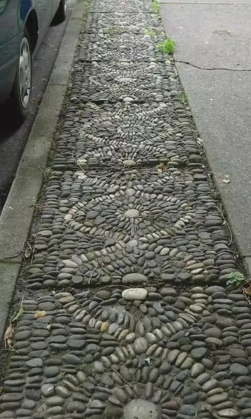 院子里的鹅卵石附铺设工艺流程