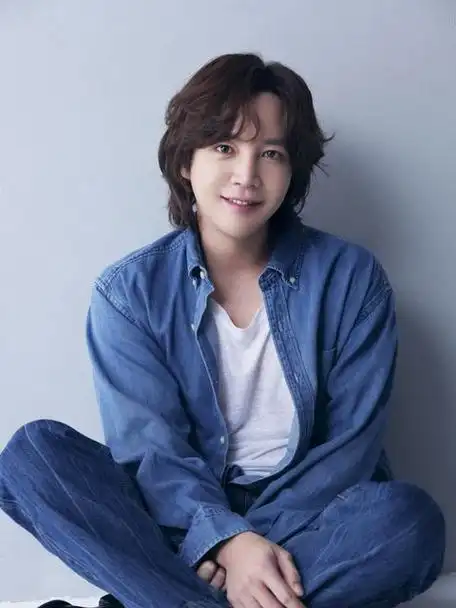 张根硕超话[220906]elle采访:被称为"#亚洲王子#"张根硕的过去·现在