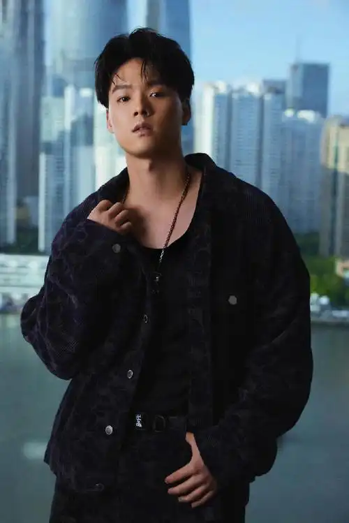 刘大锤曝何与刘些宁恋情##刘些宁何与接吻画面##曝董又霖新恋情