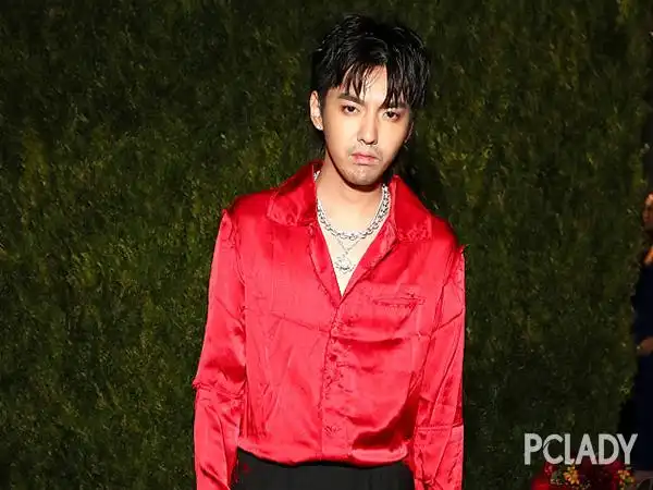 吴亦凡颜高人胆大油头胡渣刷新颜值底线