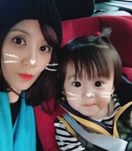 贾静雯女儿咘咘长大啦!实力宠妹,霸气小公主范十足!_网易订阅