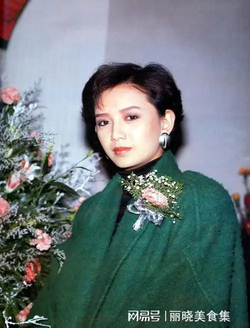 57岁曾华倩上传和梁朝伟亲密合照儿子生父身份破晓