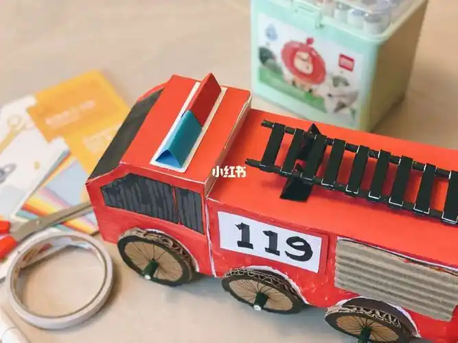 幼儿园手工作业汽车嘀嘀嘟嘟
