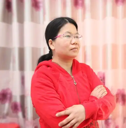 陆春兰(工作室:广东四会),女,从业年限17年,荷韵玉雕工作室创始人.