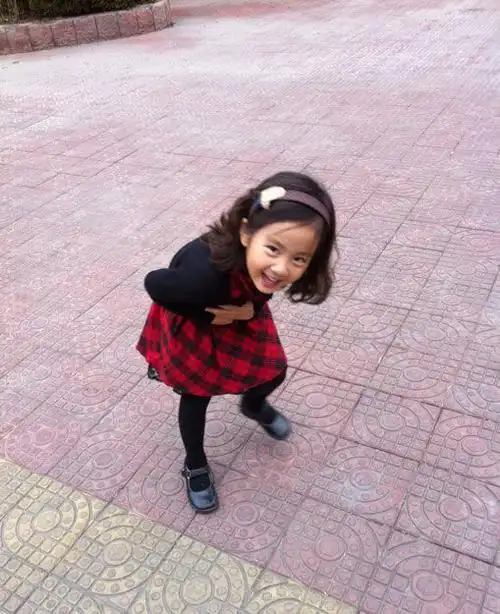 黄磊孙莉女儿黄忆慈小萝莉发型萌照