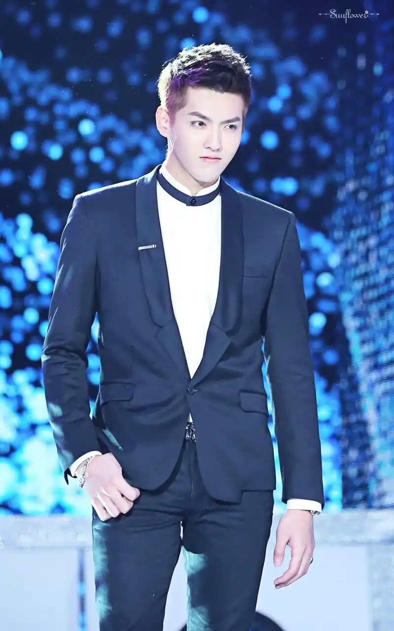 胡歌.老胡穿上西装之后有种特别的味道.