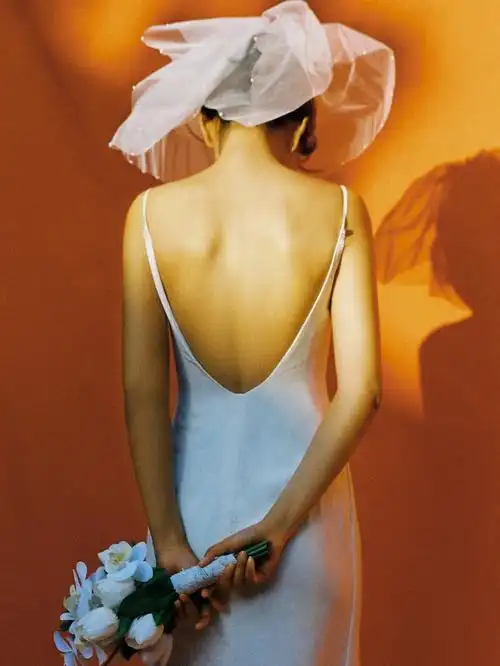 女孩子一定要拍一张背的照片真的很美很美