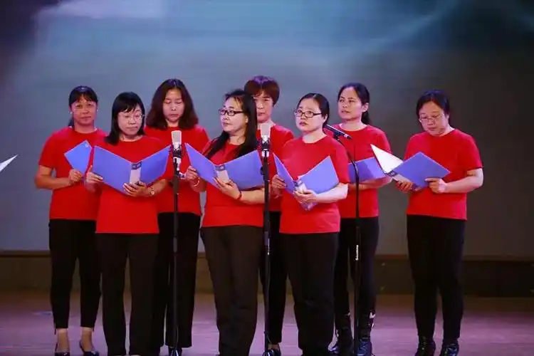 吟诗颂国共筑华夏梦平谷五中我和我的祖国诗歌朗诵比赛