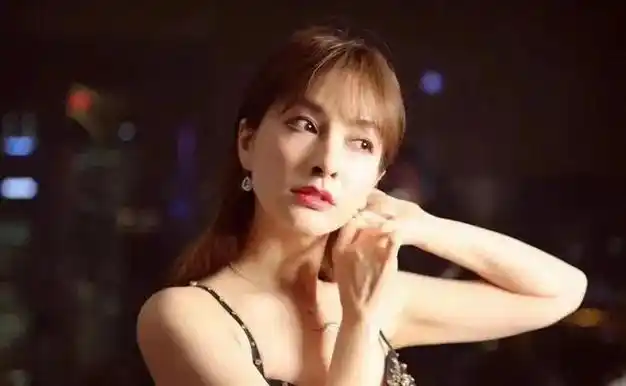 稳定已同居,在一起多年拒不承认|郑恺|李易峰|杜海涛|潘玮柏_网易订阅