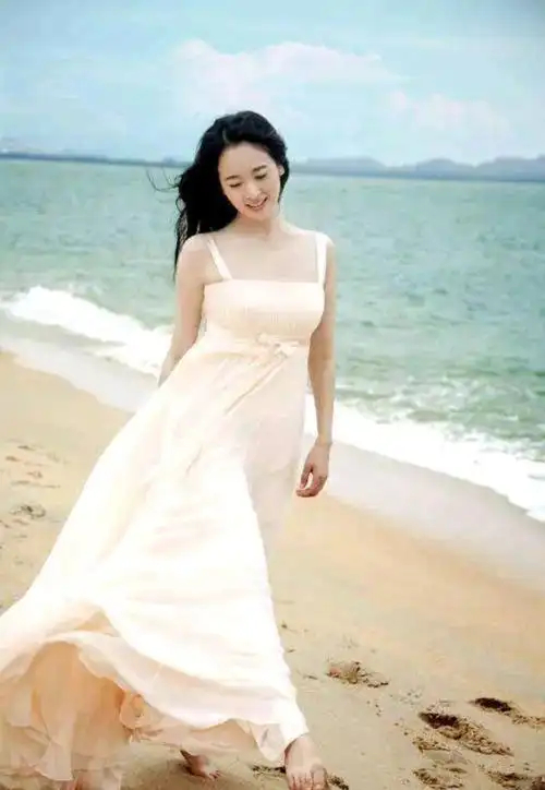 气质如兰,优雅知性左小青