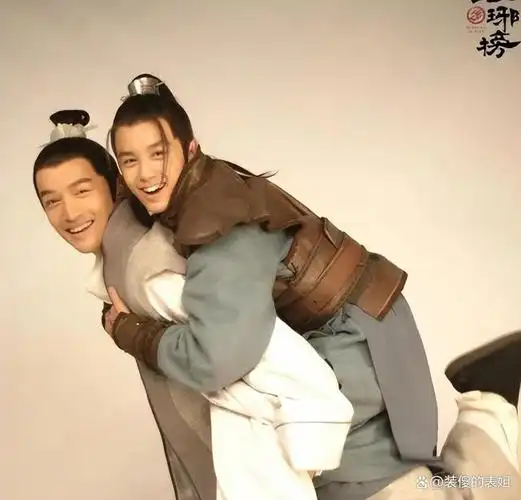 据统计,吴磊从小到大已经塑造了近80多个角色,从一个古灵精怪的小可爱