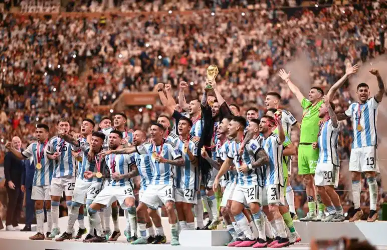 (卡塔尔世界杯)足球——阿根廷队夺冠(37)_腾讯新闻