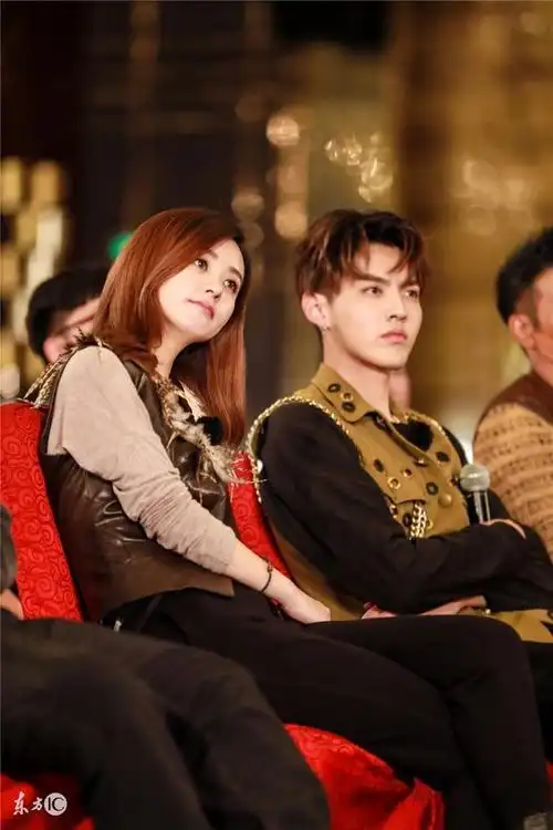 现在,吴亦凡双奢加身十本一线大刊满贯,这份时尚教科书级别的成绩