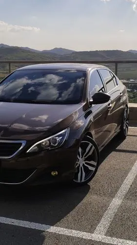 标致408的外观我认为是b级车里最好看的