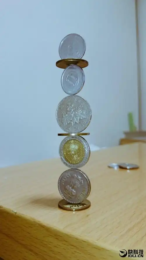 日本小哥用硬币搭建的雕塑:效果给跪了