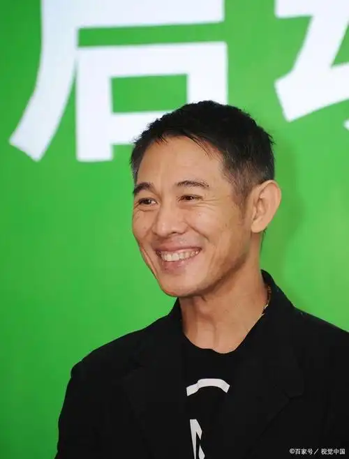 李连杰疑似旧病复发衰老,61岁利智像奶奶,62岁黄秋燕不老女神