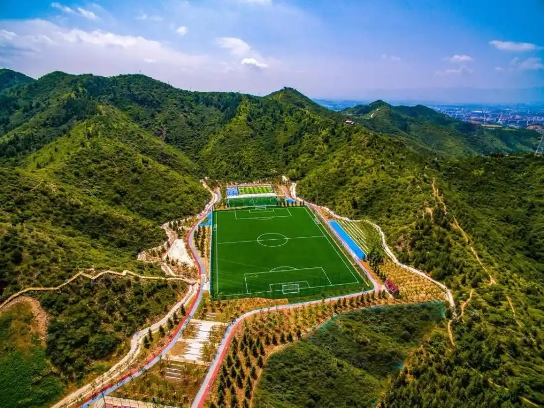河北这个山顶足球场火了!