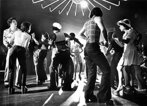 80年代的disco风格在如今看来真的流行吗?_迪斯科