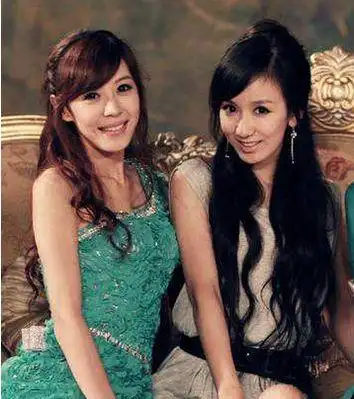 娄艺潇晒照为李金铭庆祝34岁生日两人勾肩搭背力证姐妹情深