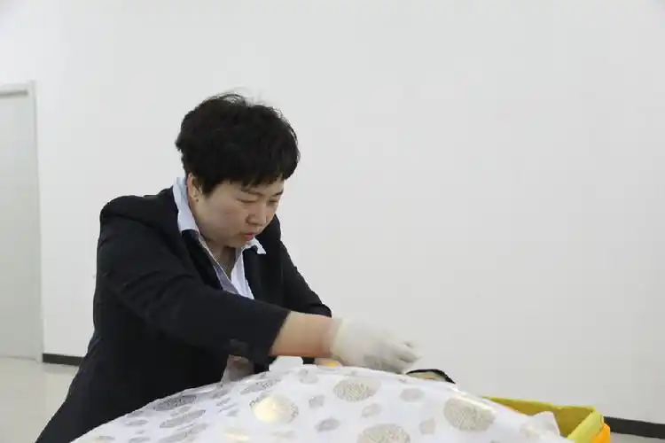 将赏心悦目留给世界 ——记顺义区殡仪馆女化妆师王雀