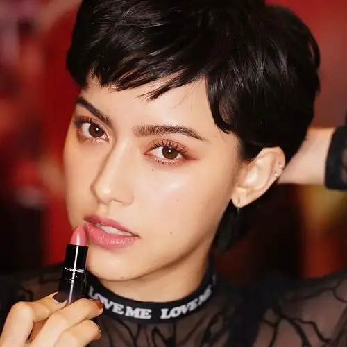 禁忌女孩尤里和up主秃九