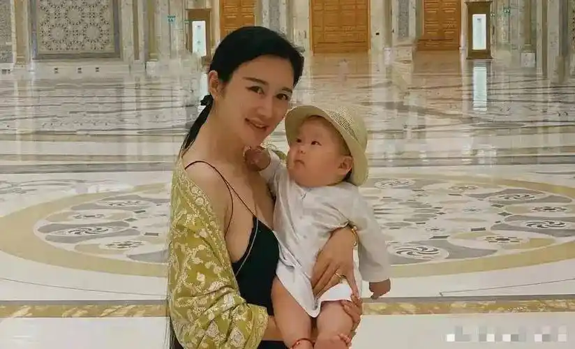 就是与富豪老公离婚,嫁给张纪中_黄泰元_樊馨蔓_马云