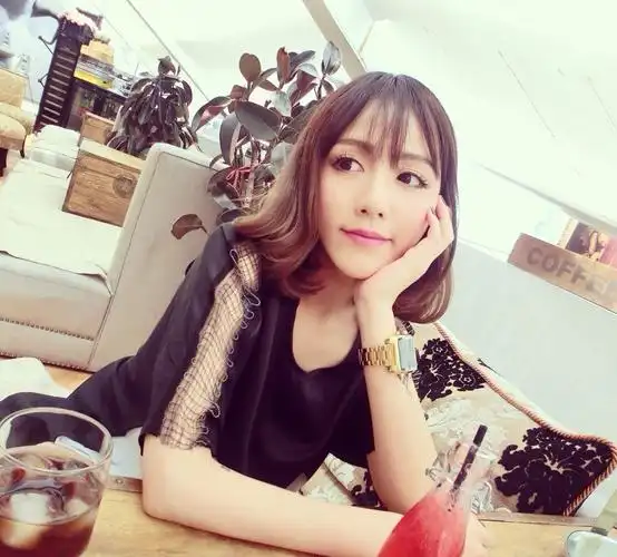 上大校花季佳熙身材玲珑 获称校内第一美女