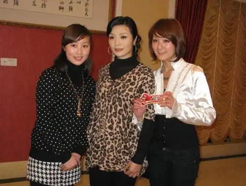 新闻 内地乐闻   近日,著名女高音歌唱家李丹阳随中央电视台《开心